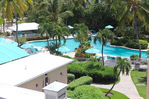 Resort Pool And Dining Short Walk From Unit