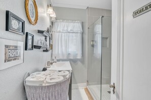 Indoors, Bathroom, Room, Sink, Sink Faucet
