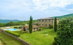Activities, Amenities, Autumn, Balcony / Terrace / Patio, Building Exterior, Garden, Pool, Spring, Summer