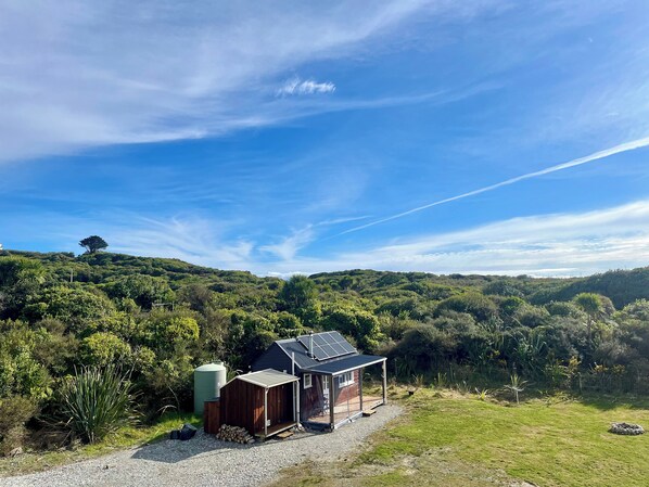 Clifftop location bordering nature reserve
