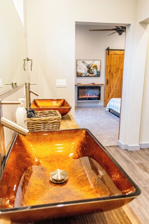 Master bath with dual sinks