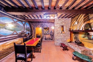 Aradia House, Casa a Tema Celtico Magico Naturalistico
saloncino