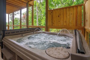 Outdoor spa tub
