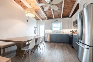 03 Kitchen/Dining
