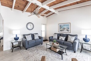 02 Living Room 