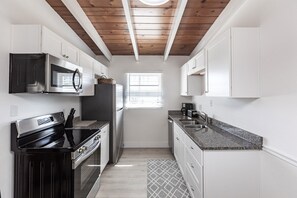 04 Kitchen