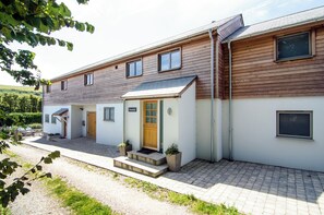 Front view of Sloopside