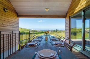 Main House al fresco dining area with sea view