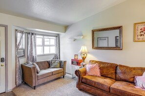 Window A/C Unit | Flat-Screen TV | Queen Sleeper Sofa