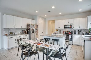 Kitchen | Keurig Coffee Maker | Toaster | Spices | Dishwasher