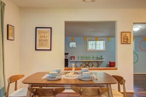 Dining area with seating for 6