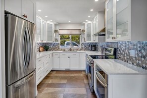 Cook, dine and entertain with ease in your full kitchen. 