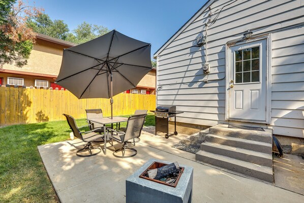 Fenced Backyard | Patio | Fire Pit | Grill | Outdoor Dining Area