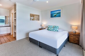 Master with ensuite- Hibiscus 207