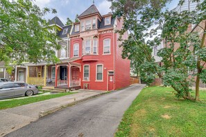 Exterior | Street Parking