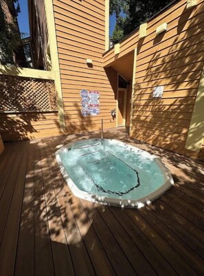 Bain à remous extérieur