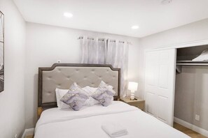 1 KING BED IN ROOM 2
