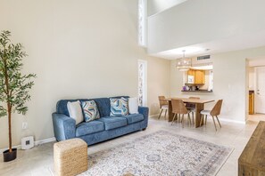 Living Room | Central Heating & A/C | Free WiFi