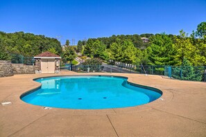 The Majestic at Table Rock COA | Community Amenities | Outdoor Pool