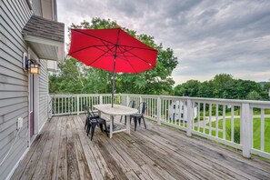 Upper Deck | Outdoor Dining Area