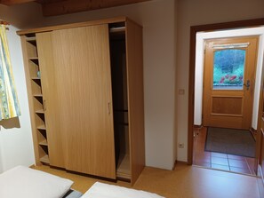 05 Zwei-Raum-Appartement 35qm mit vollausgestatteter Küche-Schlafzimmer