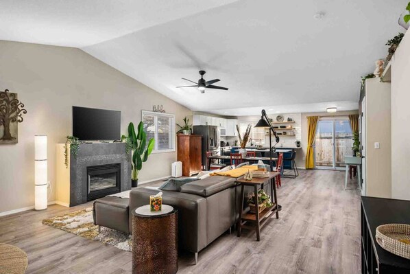 Welcome to Countryside Woods! Please enjoy this lovely retreat in the heart of Vancouver, WA.