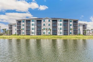 Lake & Golf Course Views