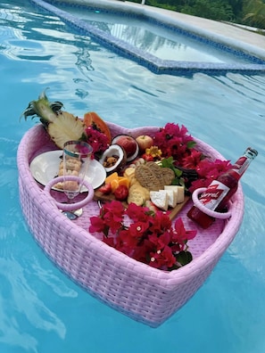 Floating breakfast! This can be added on to your stay!! 