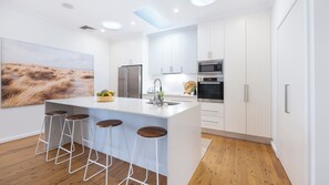 Seabank | Chef's kitchen | Breakfast bar