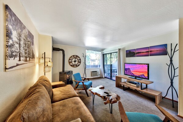 This cozy Lakeland Village Lodge unit is just steps away from resort amenities