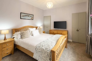 Arundel Cottage, Whitby - Host & Stay