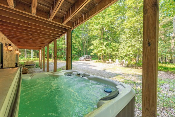 Outdoor spa tub