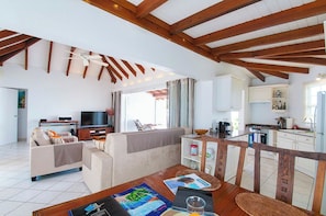Air-conditioning room, HD-TV, french satellite and Dish Network, sonos surround system.