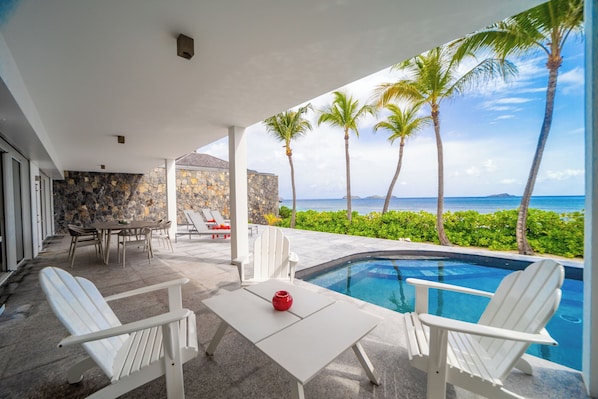 Nice pool with steps, expansive terrace with loungers and deck chairs. Gas barbecue.