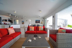 Lounge area opening onto the terrace. Air conditioning, ceiling Fan, Smart TV, Dish Network, Apple TV.