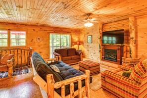 Living Room | Queen Bed | Full Sleeper Sofa