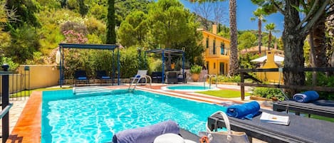Beautiful villa with private pool and terrace with sea views