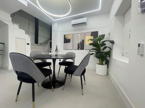 Dining Area with big table (1)