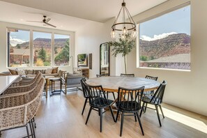 Dining Area | Dishware/Flatware Provided