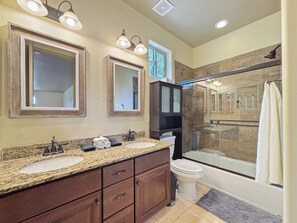 Shower/tub combo, double sinks, with soaps provided