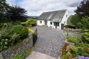 Pembroke Cottage, Cartmel - Front | Cartmel Holiday Cottages