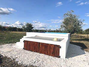 Bain à remous extérieur