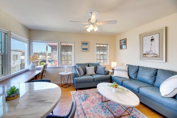 Manhattan Beach Vacation Rental | 1BR | 1BA | 1,000 Sq Ft | Stairs Required