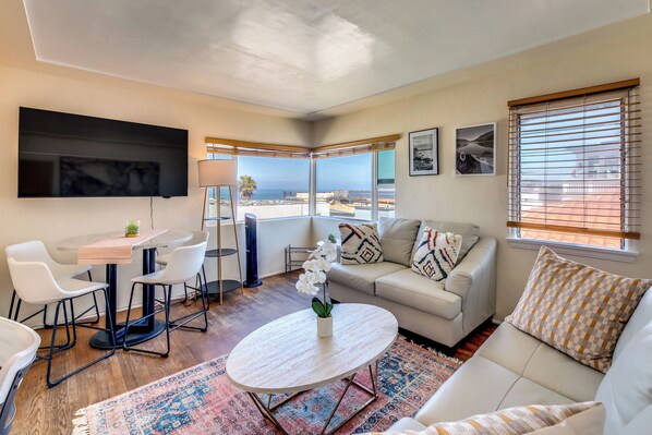 Manhattan Beach Vacation Rental | 1BR | 1BA | 1,000 Sq Ft | Stairs Required