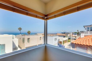 Picture Windows | Sweeping Ocean Views | Single-Story Apartment