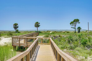 Windward Beach | Community Amenities | Walk to Beach