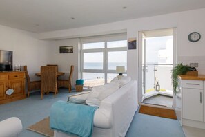 After a day at the beach or exploring further afield, come back to an inviting and cosy living space.