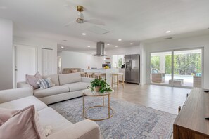 Open layout makes it easy for your group to connect.