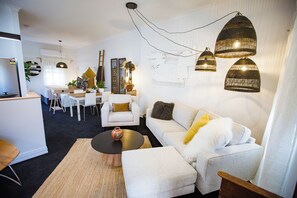 Welcome indoors to Foreshore 105