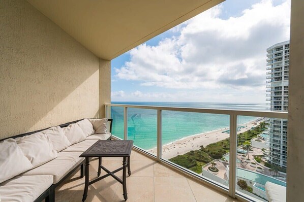 Amazing ocean views - 19th floor